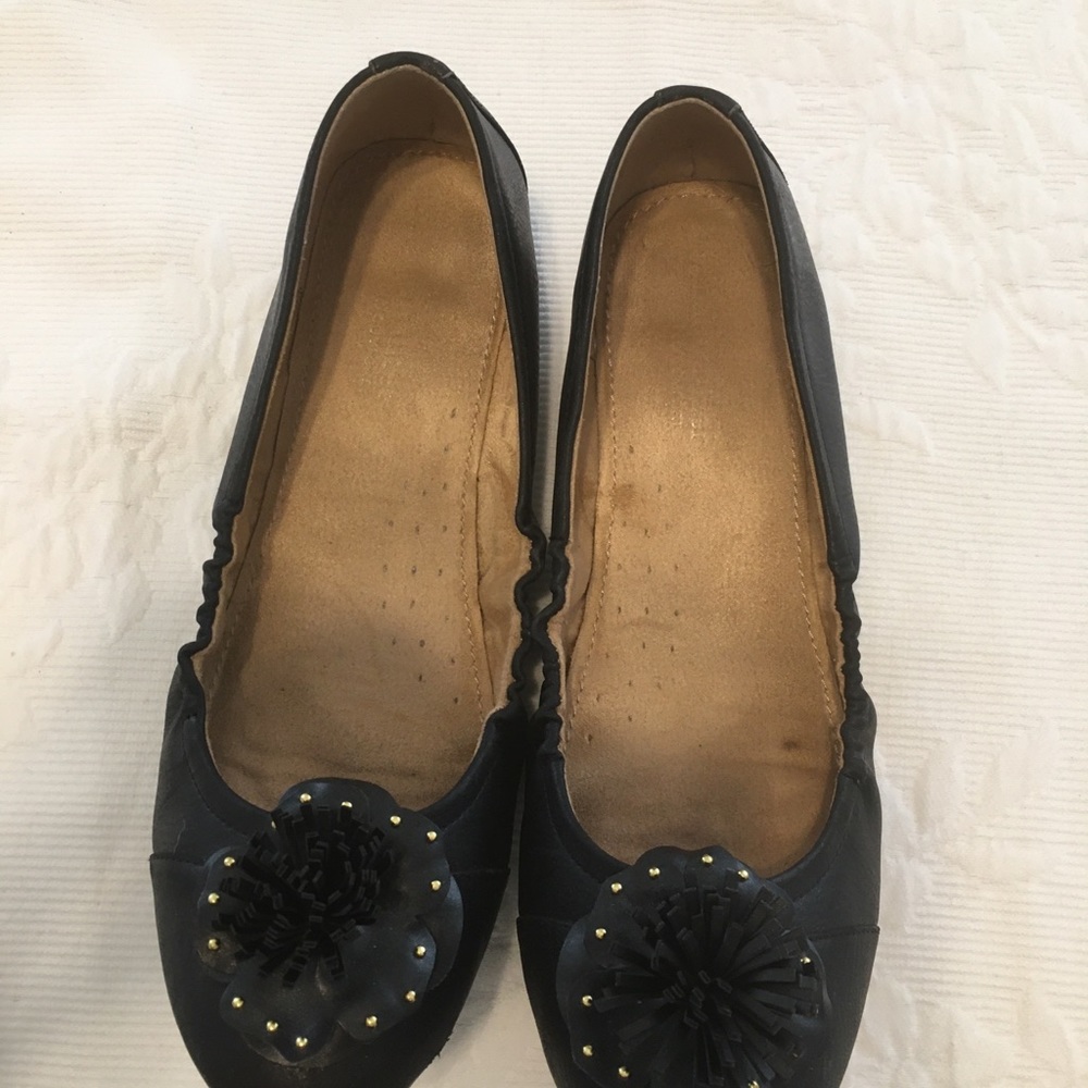 Naturalizer 9.5 woman’s shoes.